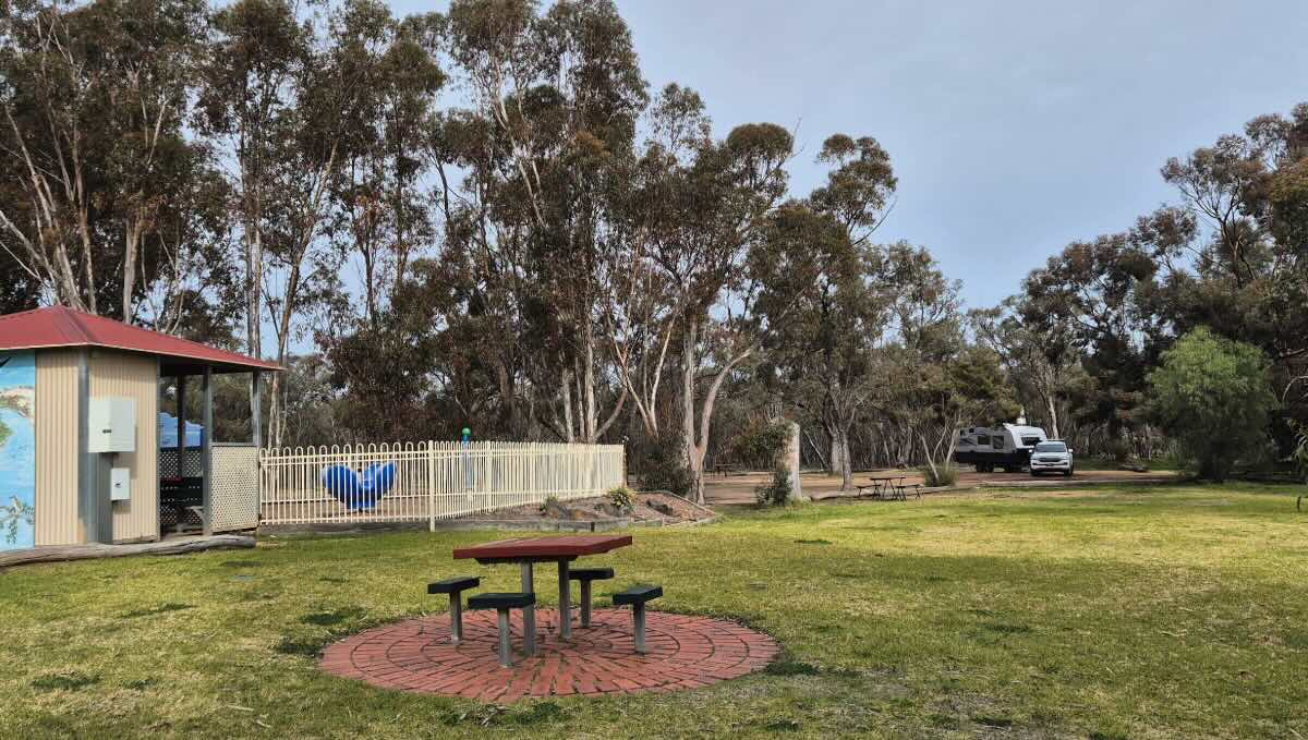Apex Park Donald – Free Camping with Playground on the Richardson River