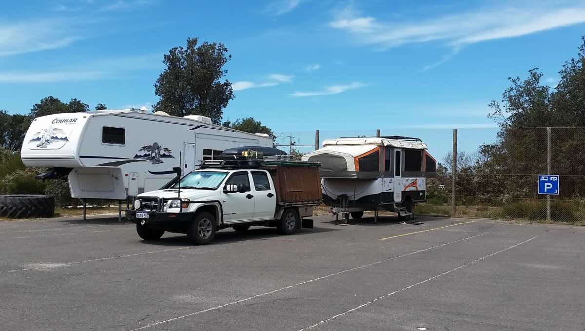 Golden Paradise Beach Tourist Info & RV Rest Stop – Free Camping Victoria