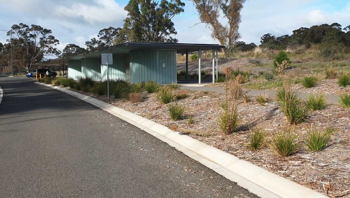 Jock Comini Memorial Rest Area – Free Camping near Elmore & Bendigo
