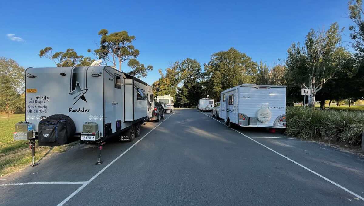 Kyneton Rest Area – Free Camping on the Calder Freeway (M79)