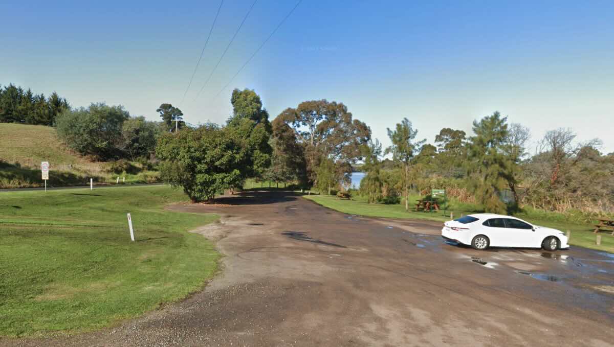 Tambo Upper Rd Parking – Riverside Spot