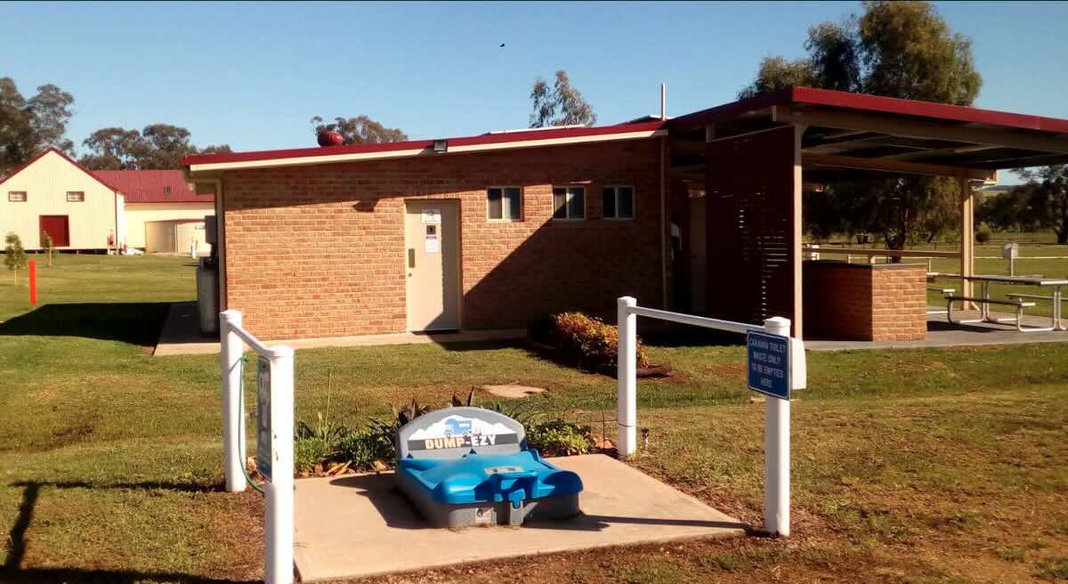 Manildra Showground camping