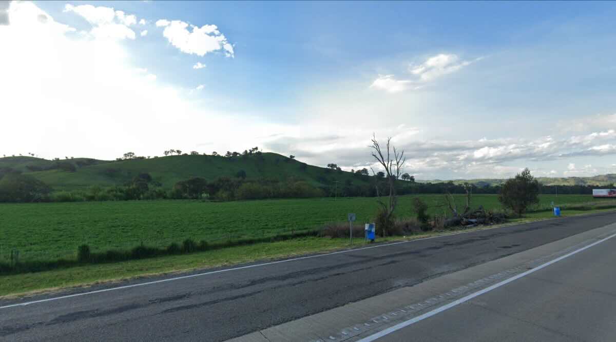 Tumblong Parking Bay Northbound, Tumblong NSW