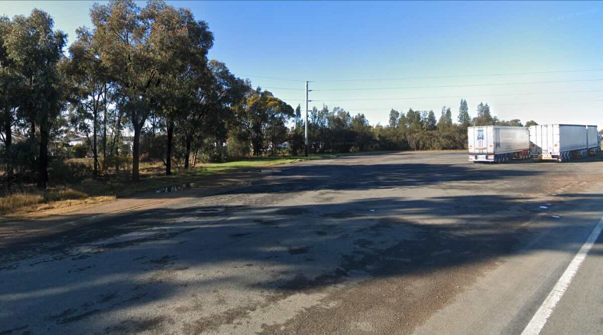 Wyndham Avenue Stopping Bay Southbound, Forbes NSW